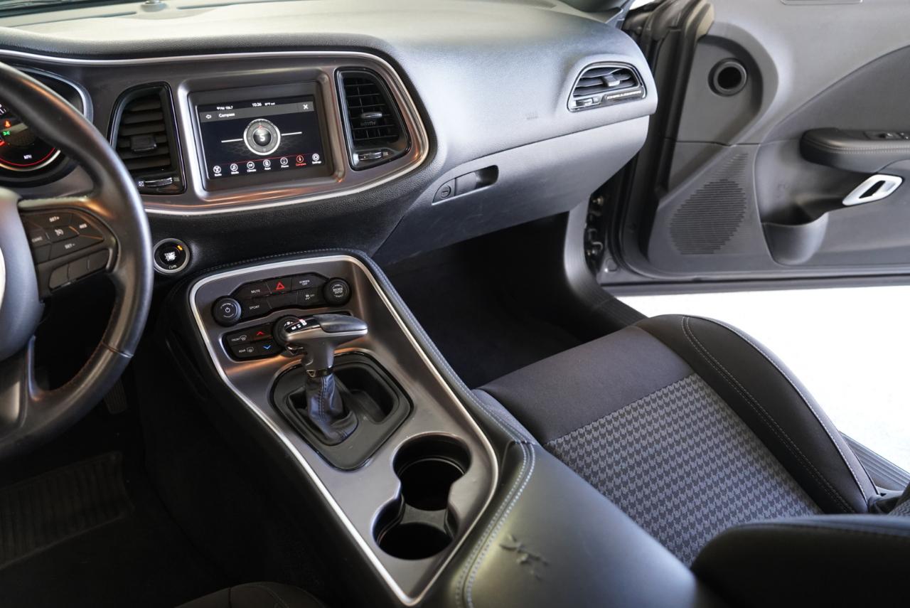 Dodge Challenger SXT RWD 2019