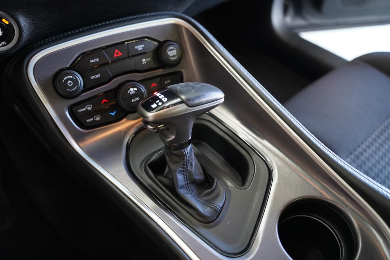 Dodge Challenger SXT RWD 2019