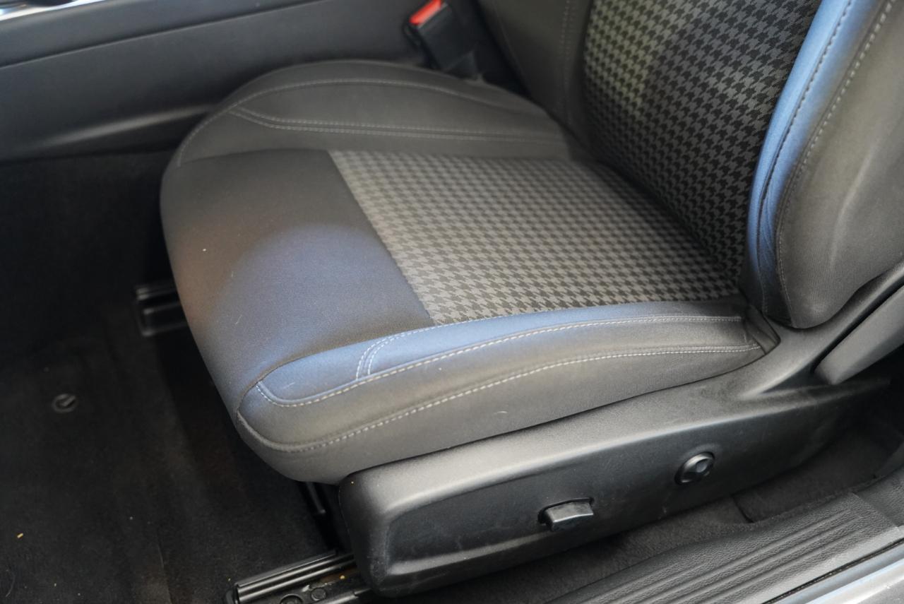 Dodge Challenger SXT RWD 2019