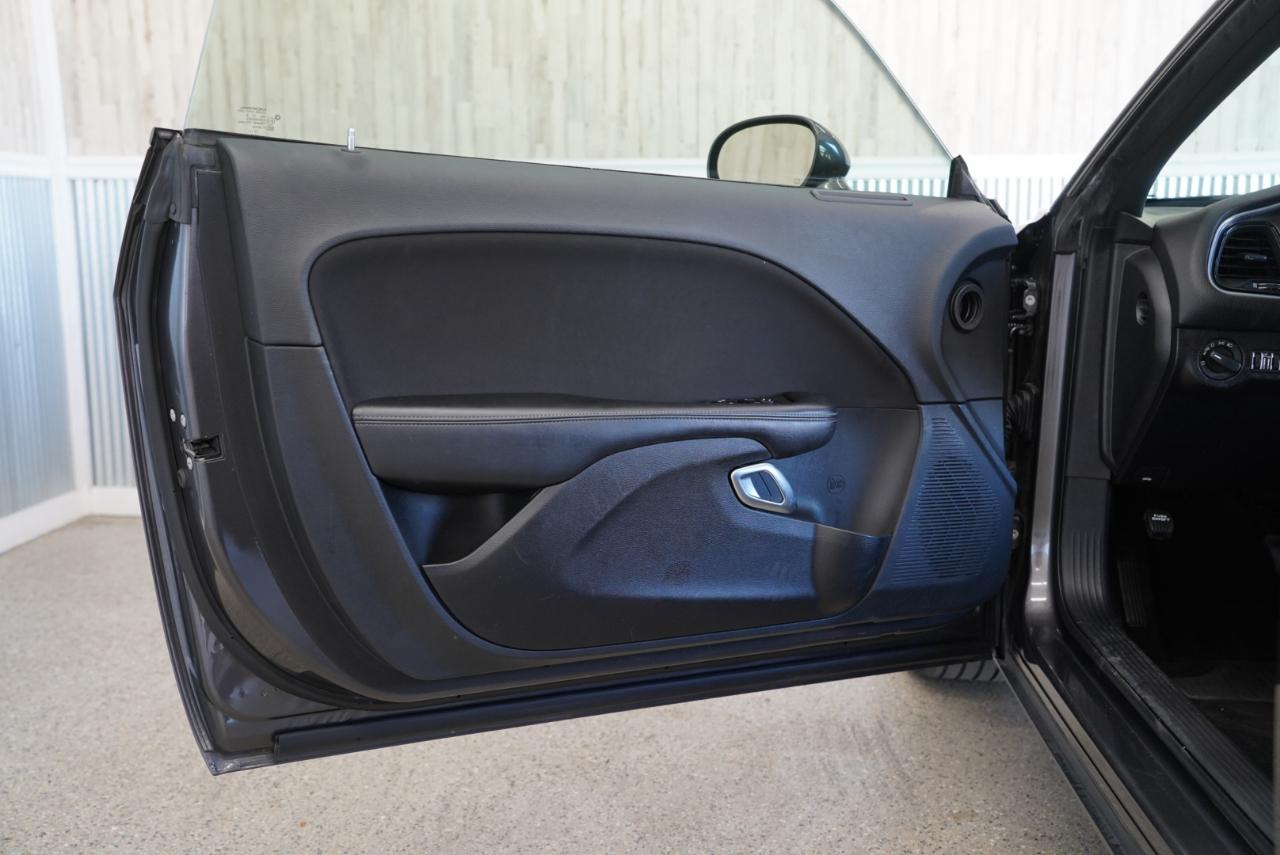 Dodge Challenger SXT RWD 2019