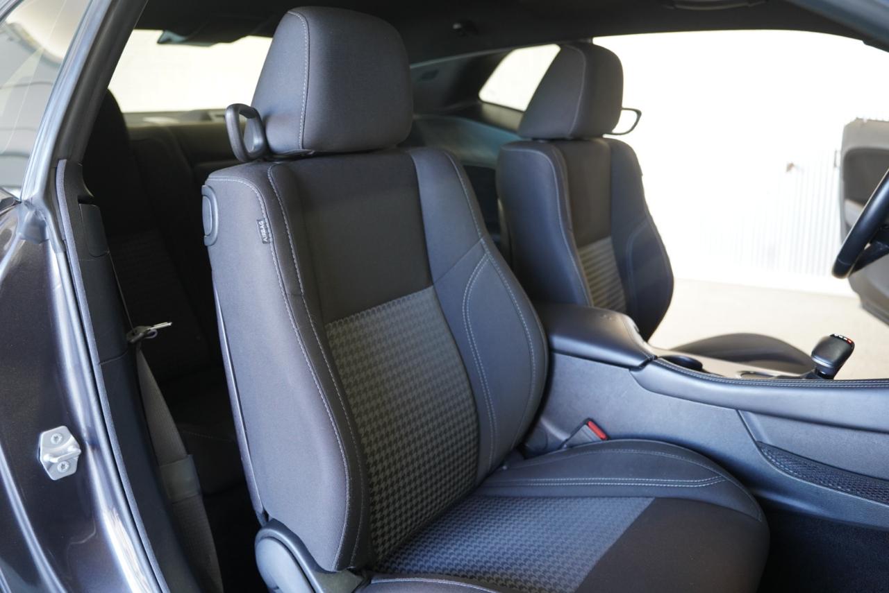 Dodge Challenger SXT RWD 2019