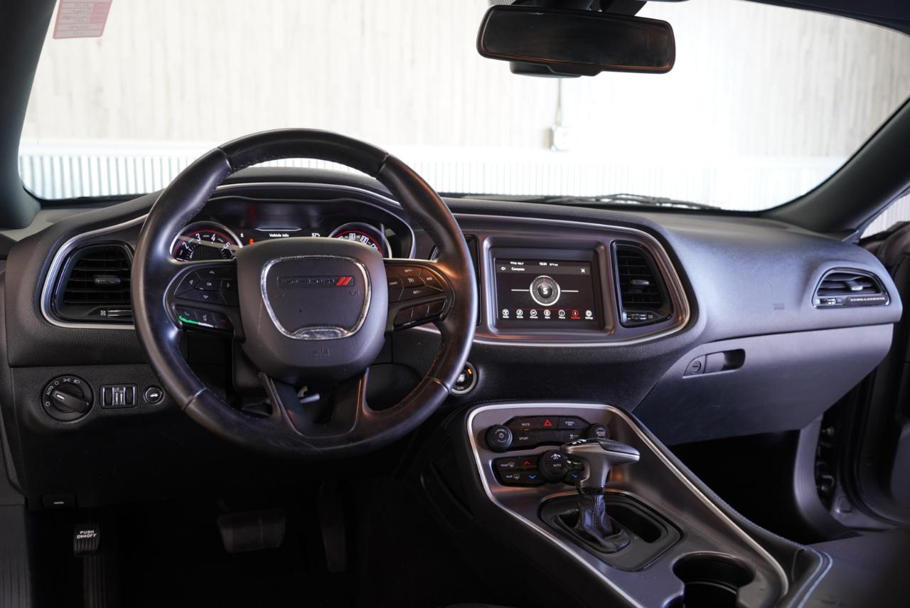 Dodge Challenger SXT RWD 2019