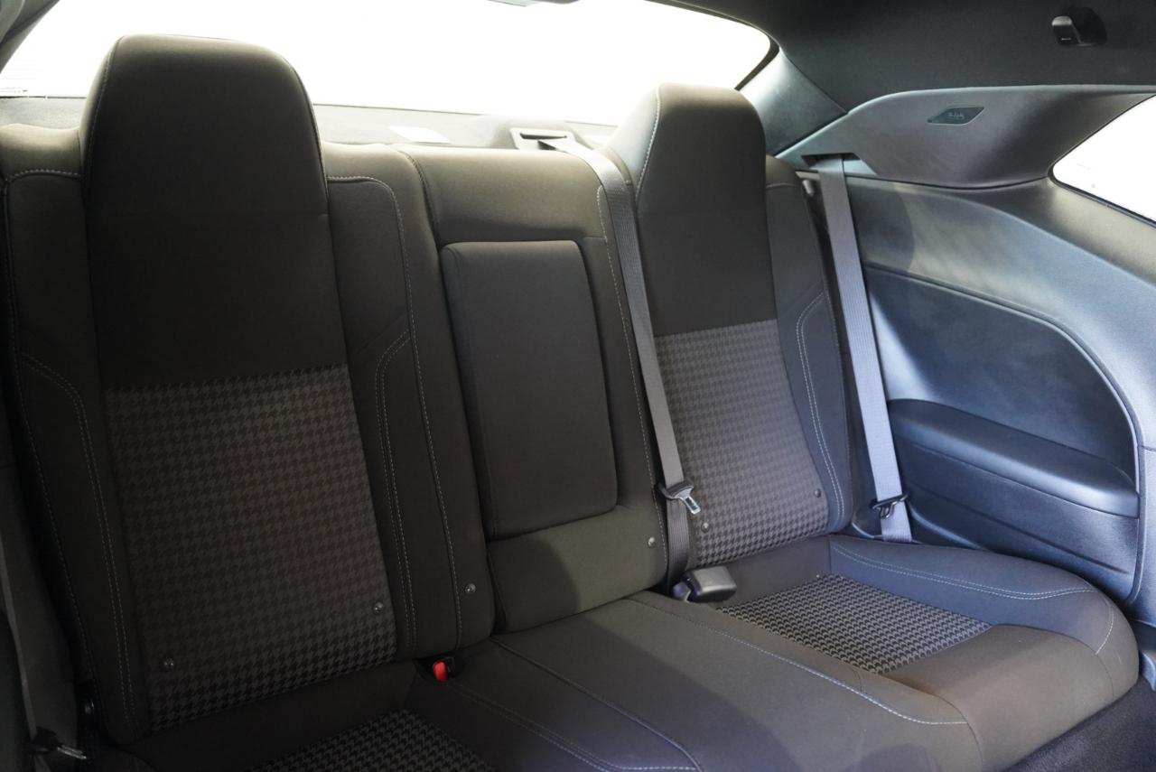 Dodge Challenger SXT RWD 2019