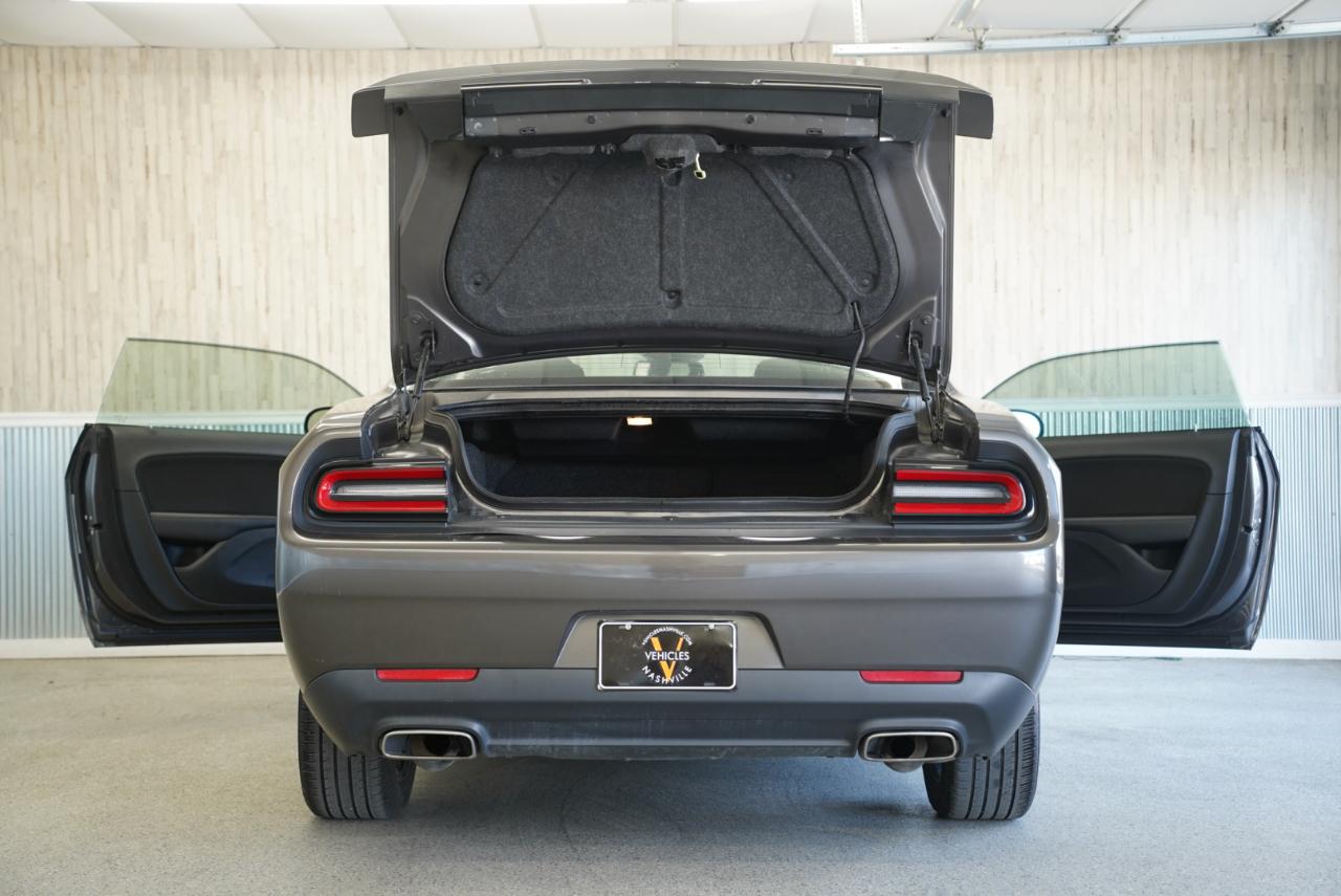 Dodge Challenger SXT RWD 2019