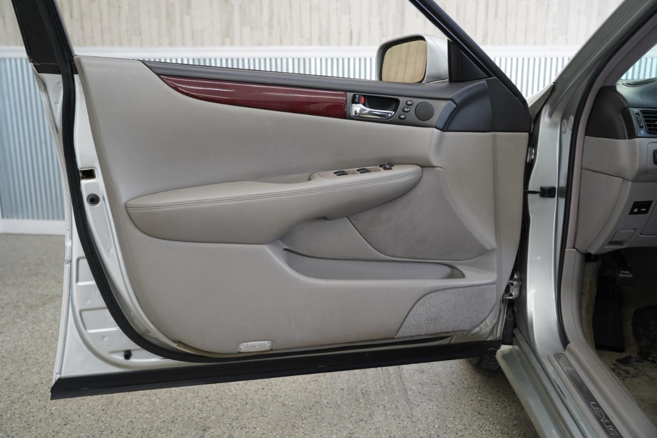 Lexus ES 300 4dr Sdn 2003