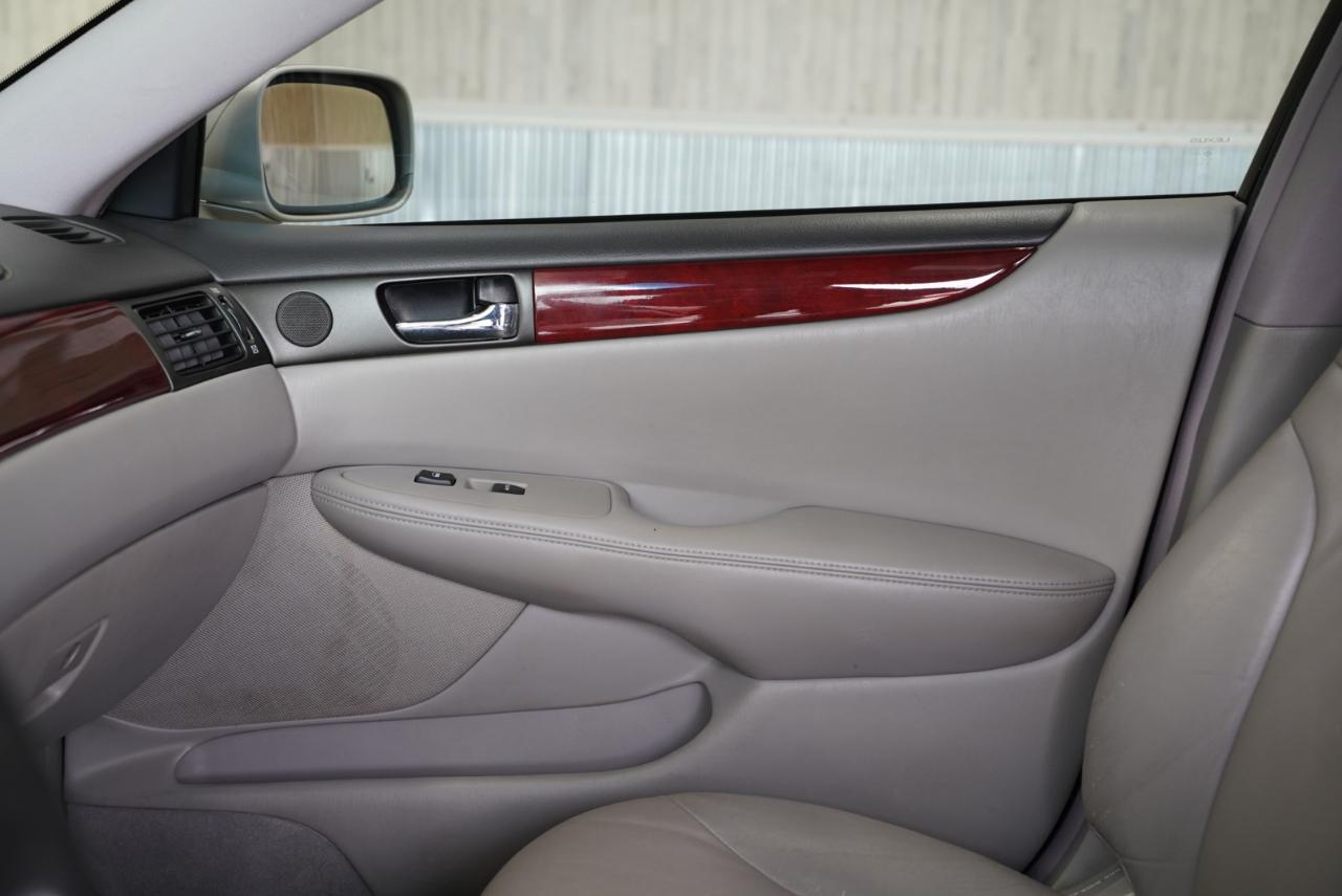 Lexus ES 300 4dr Sdn 2003