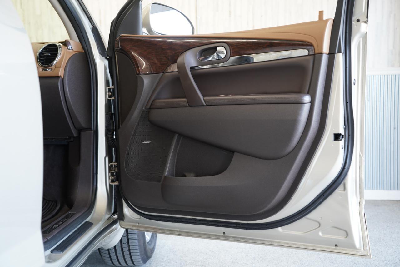 Buick Enclave FWD 4dr Leather 2016