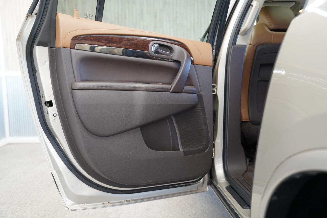 Buick Enclave FWD 4dr Leather 2016