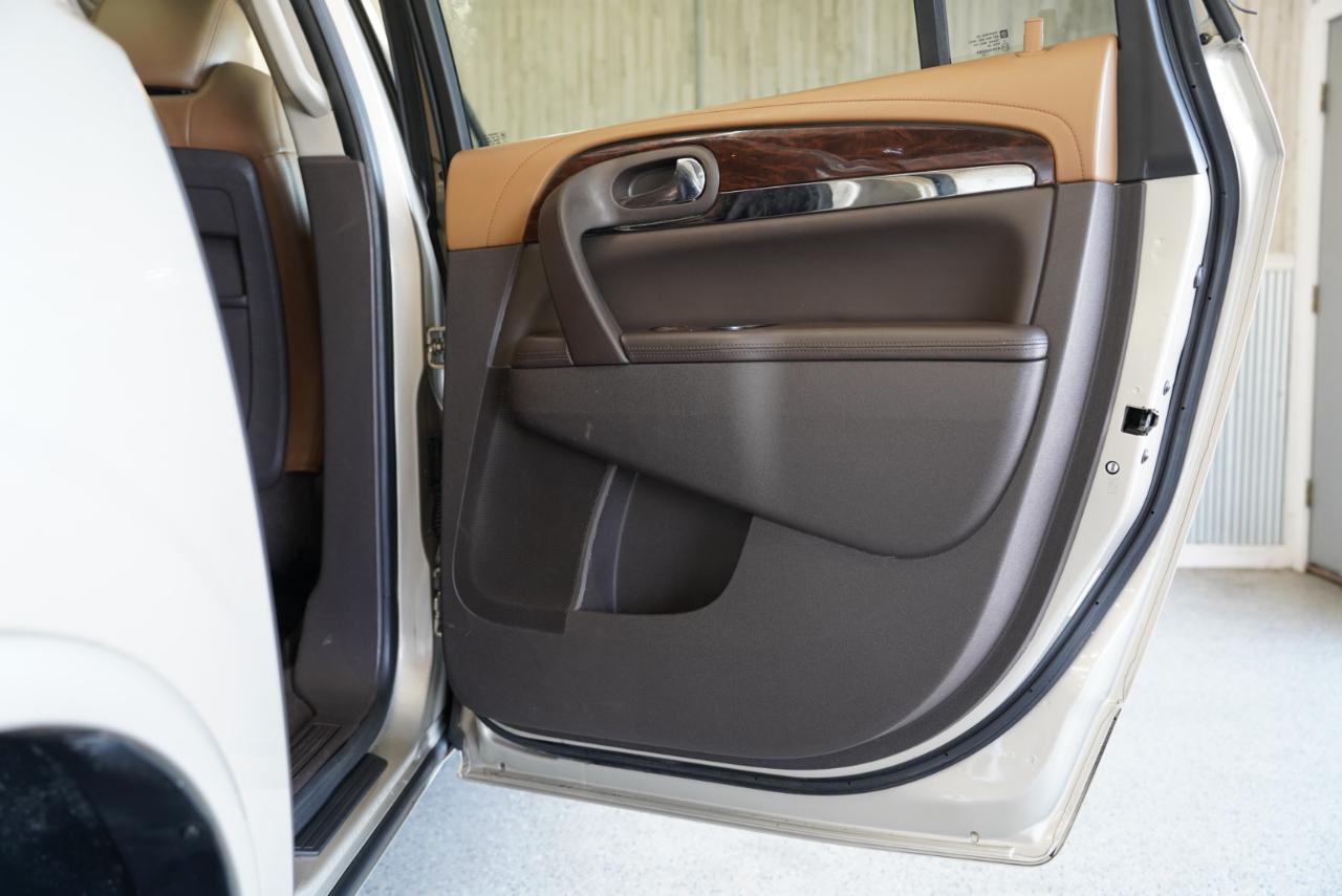 Buick Enclave FWD 4dr Leather 2016