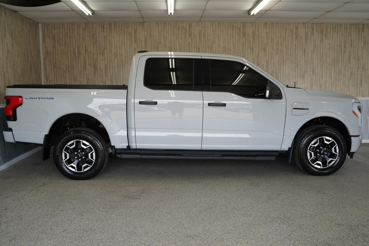 Ford F-150 Lightning  2023