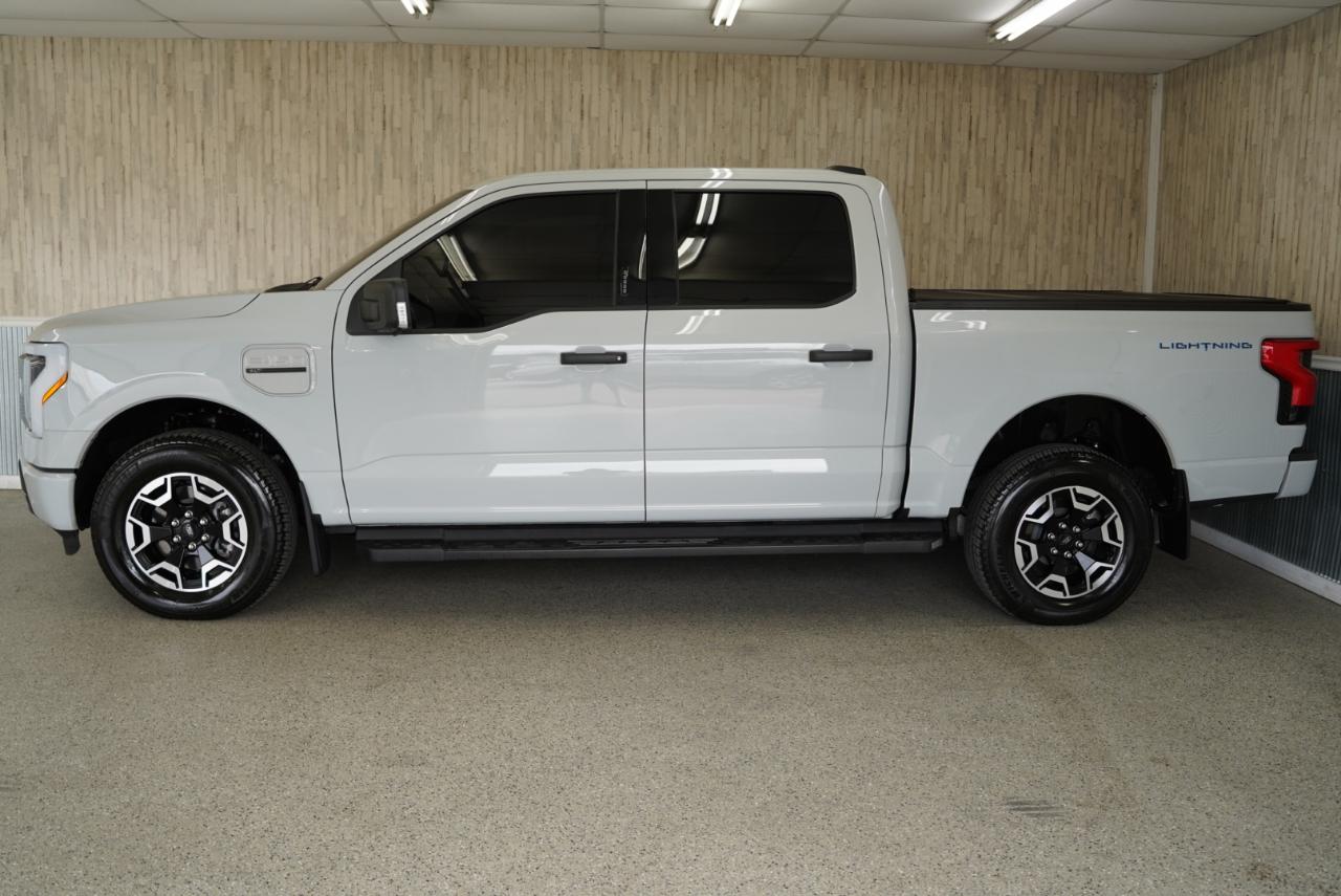 Ford F-150 Lightning  2023