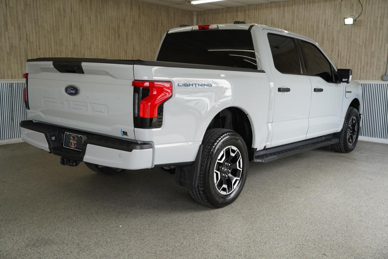 Ford F-150 Lightning  2023