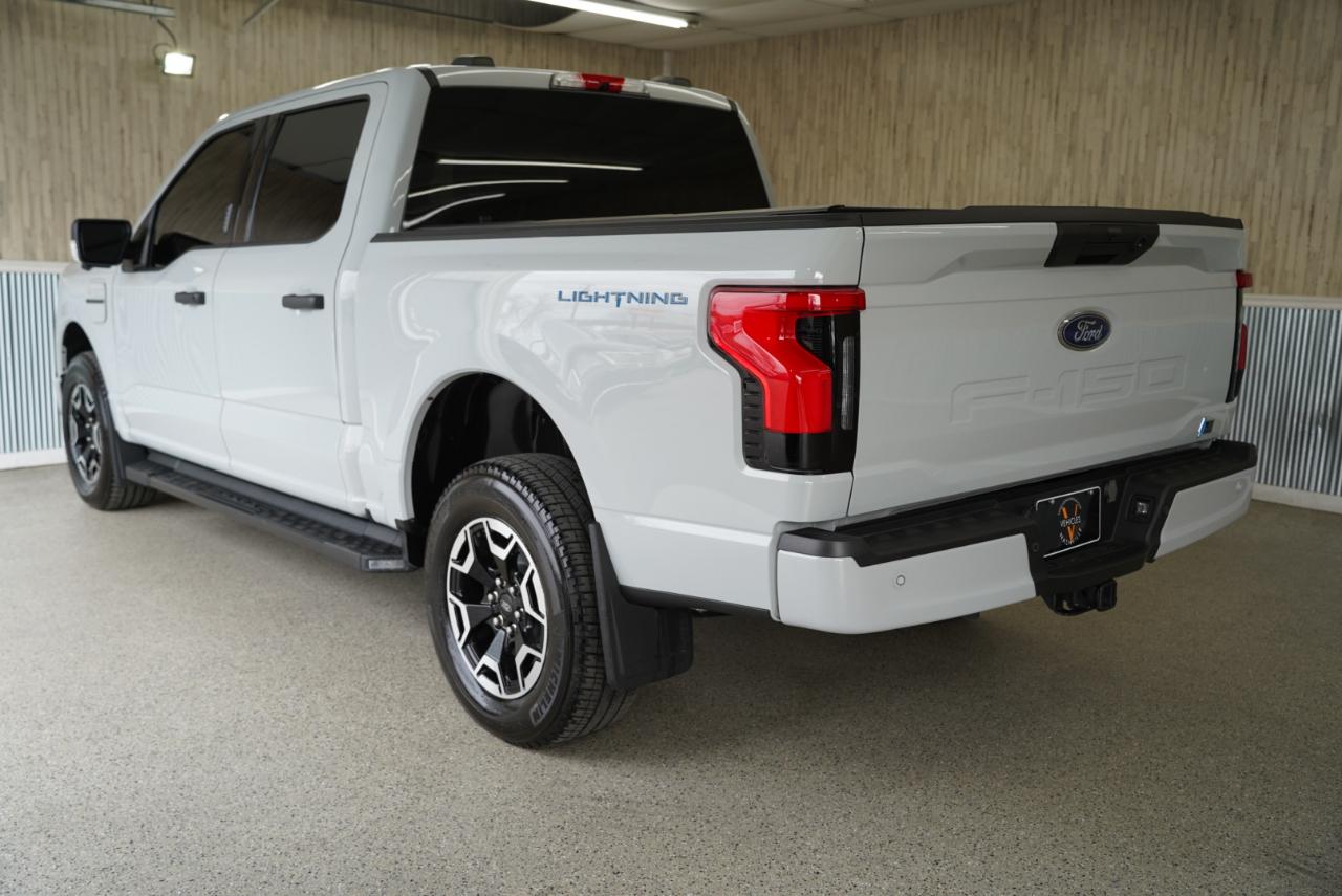 Ford F-150 Lightning  2023