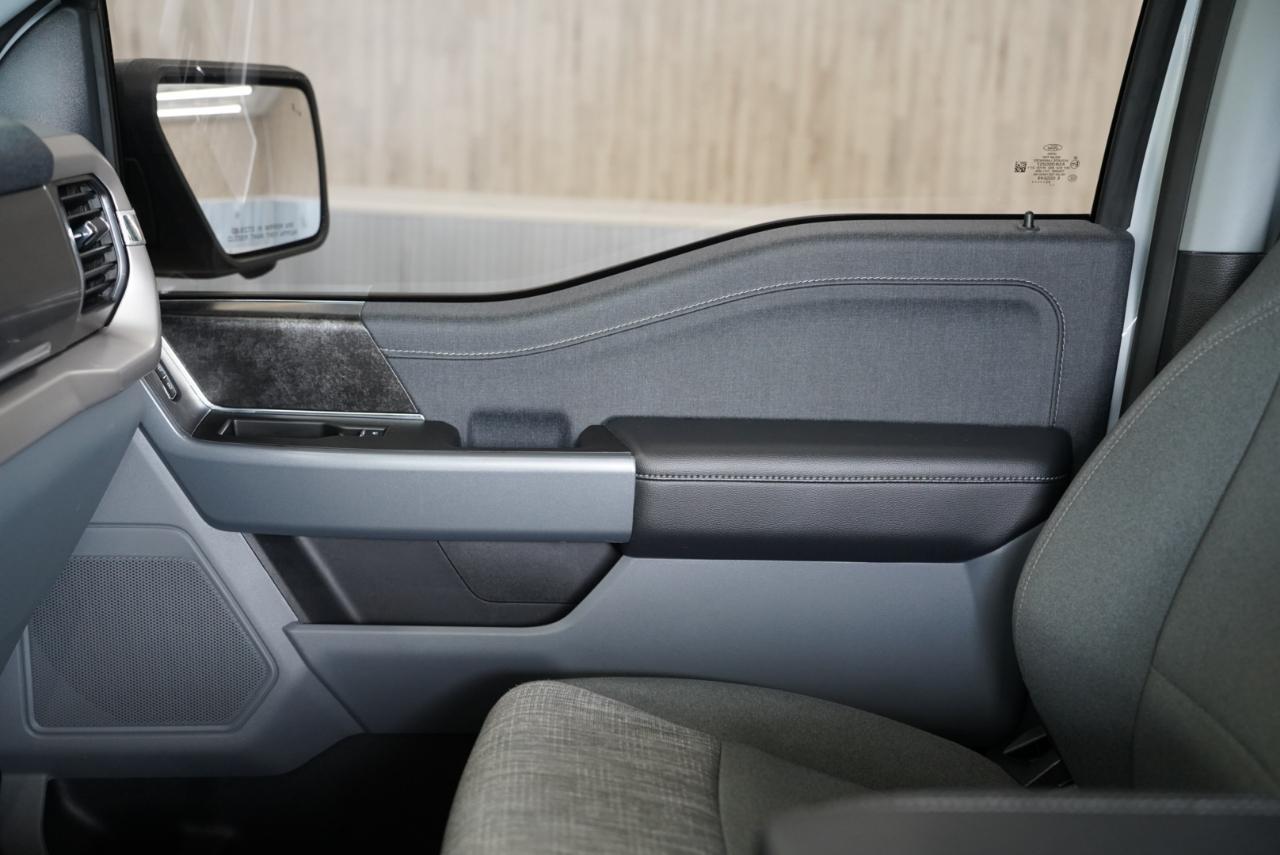 Ford F-150 Lightning  2023