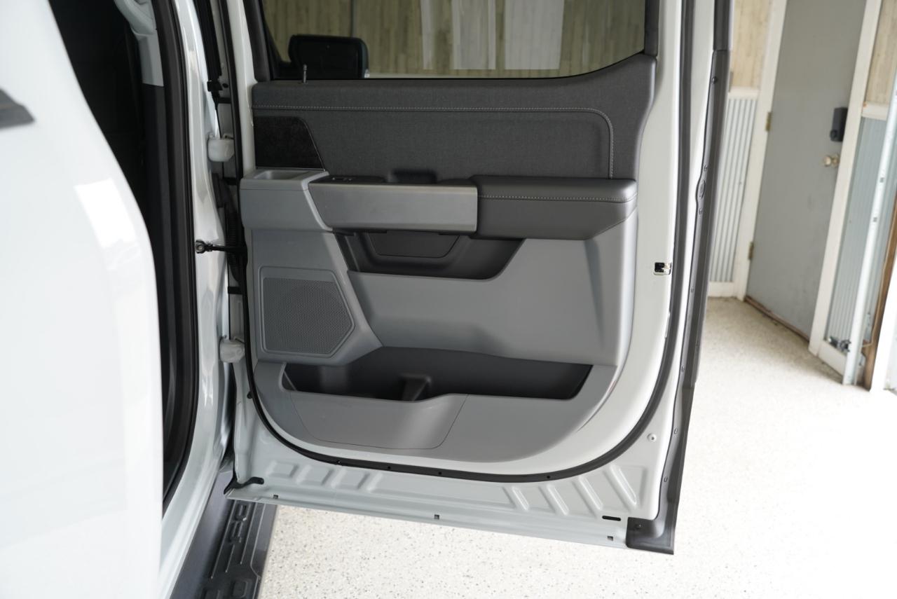 Ford F-150 Lightning  2023