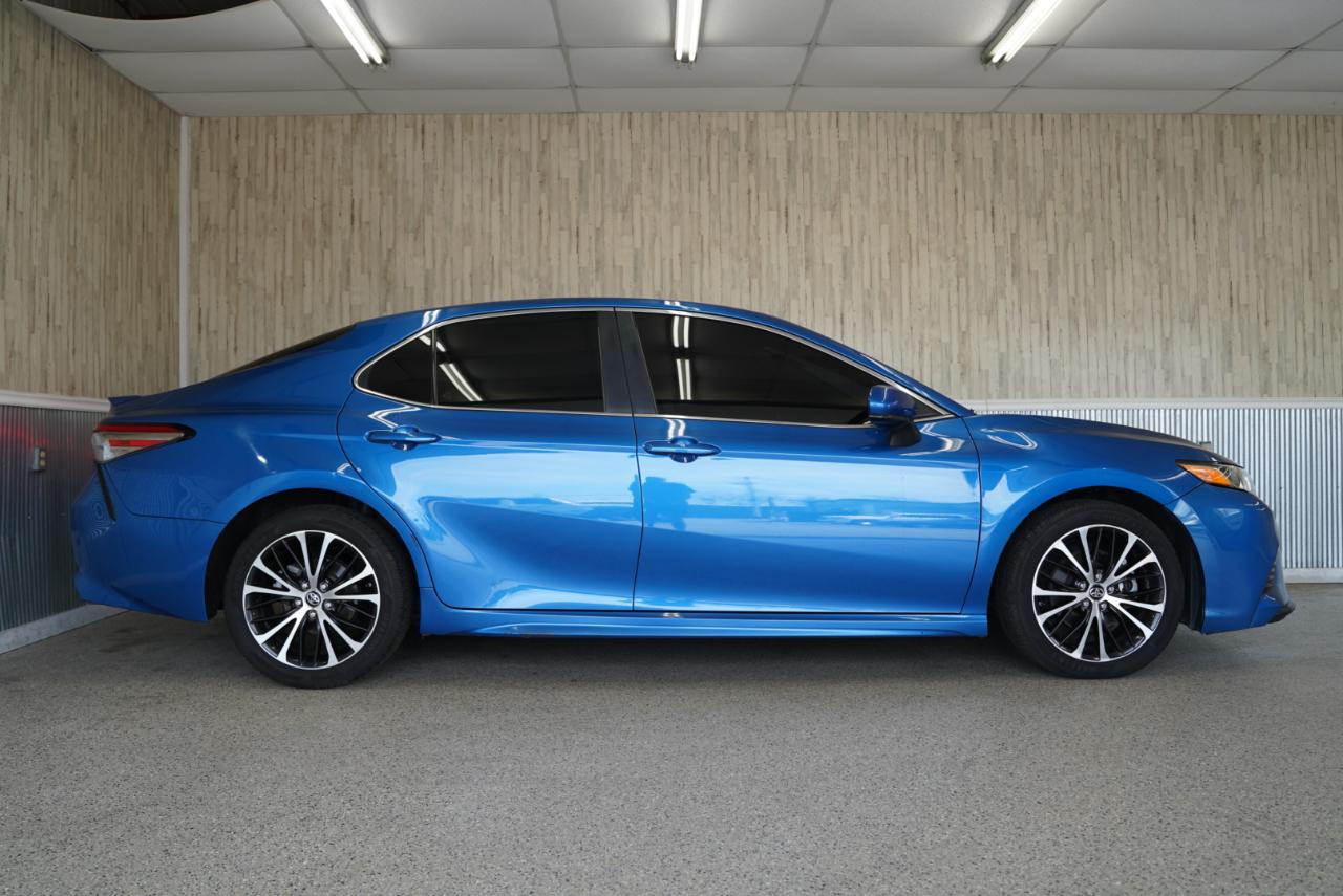 Toyota Camry SE 2019