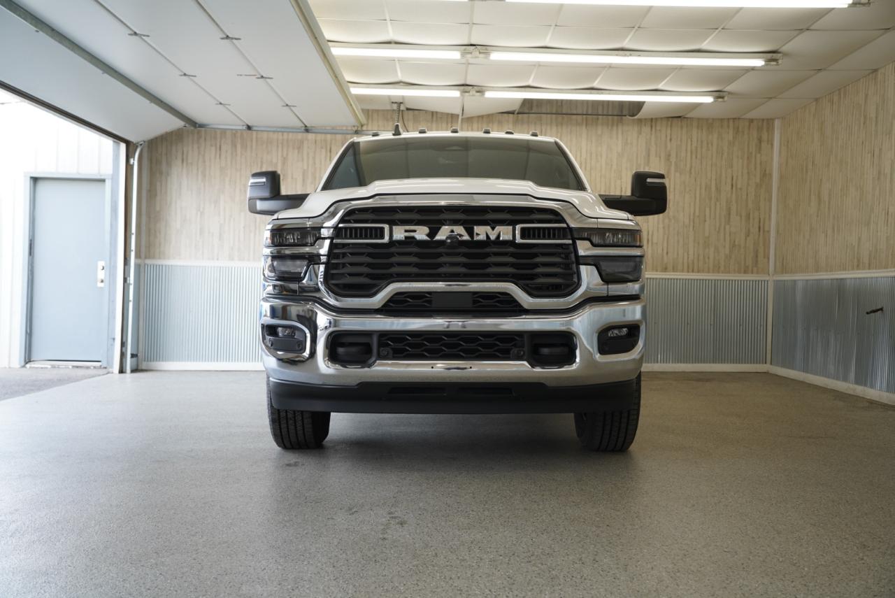 RAM 2500 Tradesman 4x4 Crew Cab 6'4" Box 2025