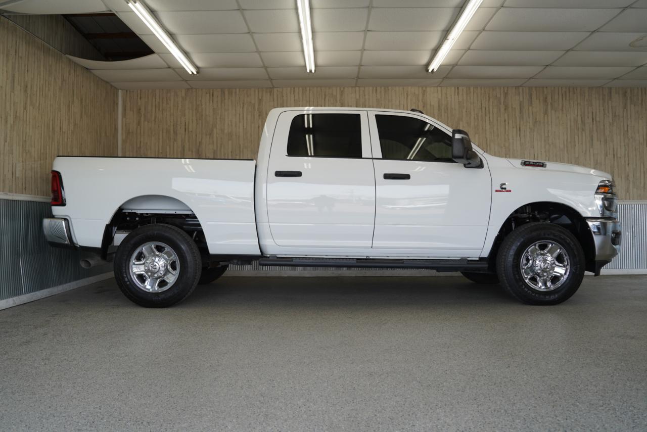 RAM 2500 Tradesman 4x4 Crew Cab 6'4" Box 2025