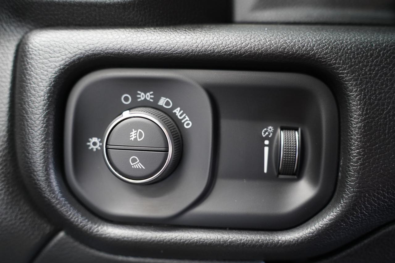 RAM 2500 Tradesman 4x4 Crew Cab 6'4" Box 2025