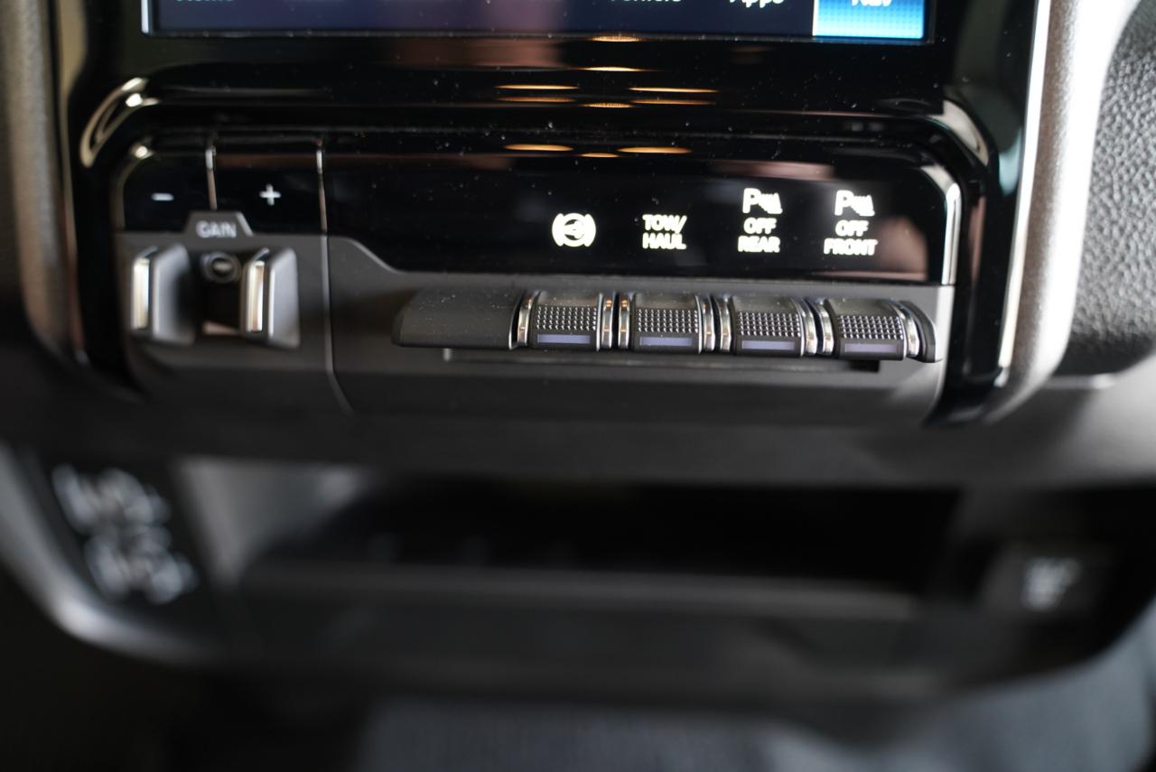 RAM 2500 Tradesman 4x4 Crew Cab 6'4" Box 2025