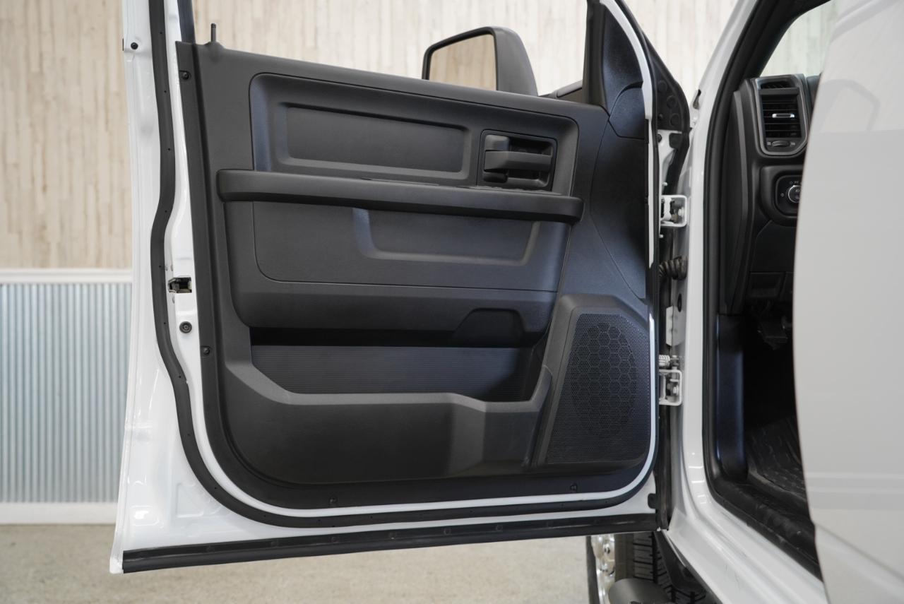 RAM 2500 Tradesman 4x4 Crew Cab 6'4" Box 2025