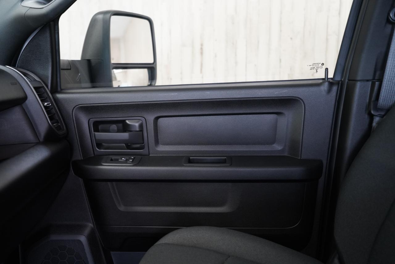 RAM 2500 Tradesman 4x4 Crew Cab 6'4" Box 2025