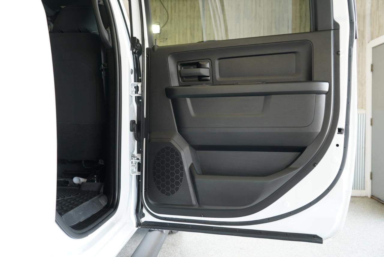 RAM 2500 Tradesman 4x4 Crew Cab 6'4" Box 2025