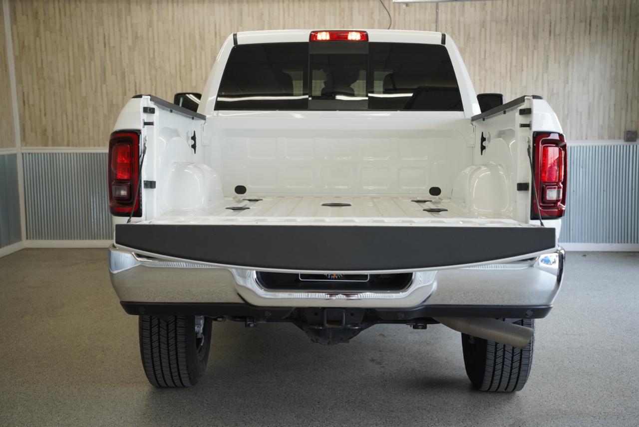 RAM 2500 Tradesman 4x4 Crew Cab 6'4" Box 2025