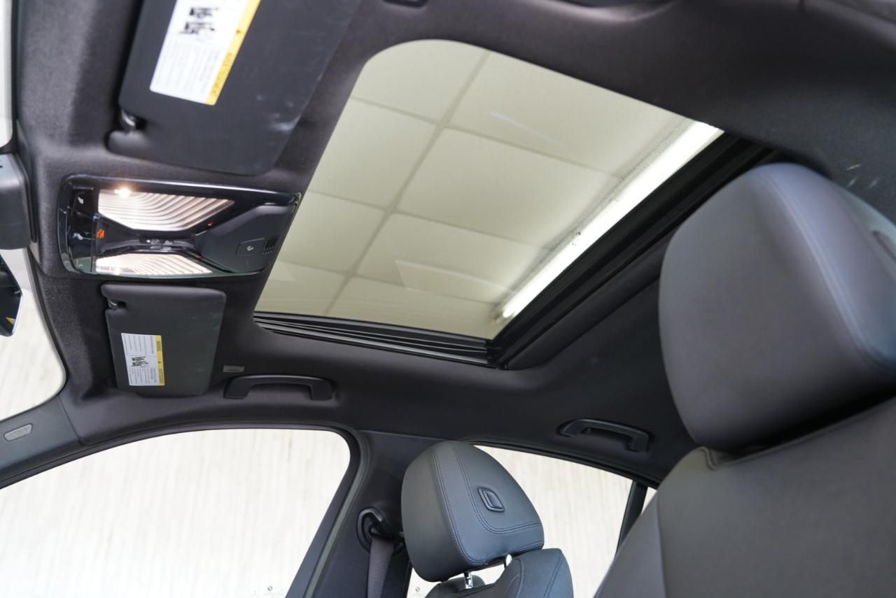 BMW 3 Series 330i xDrive Sedan North America 2020