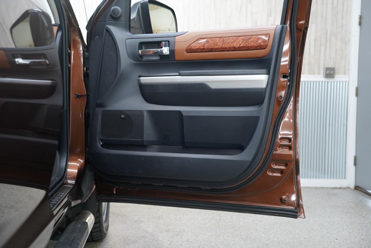 Toyota Tundra 4WD Truck  2015