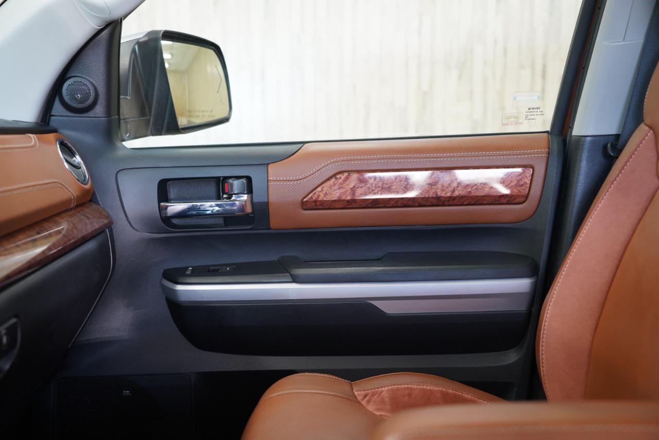 Toyota Tundra 4WD Truck  2015