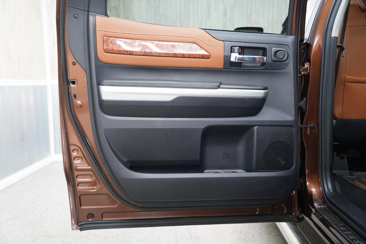 Toyota Tundra 4WD Truck  2015