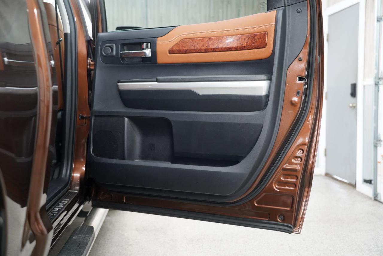 Toyota Tundra 4WD Truck  2015