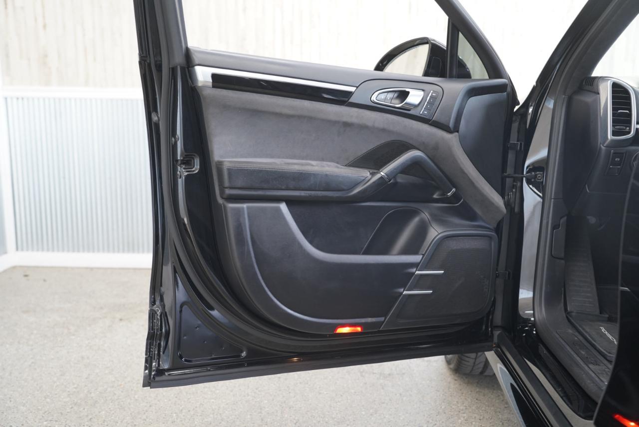 Porsche Cayenne AWD 4dr GTS 2016