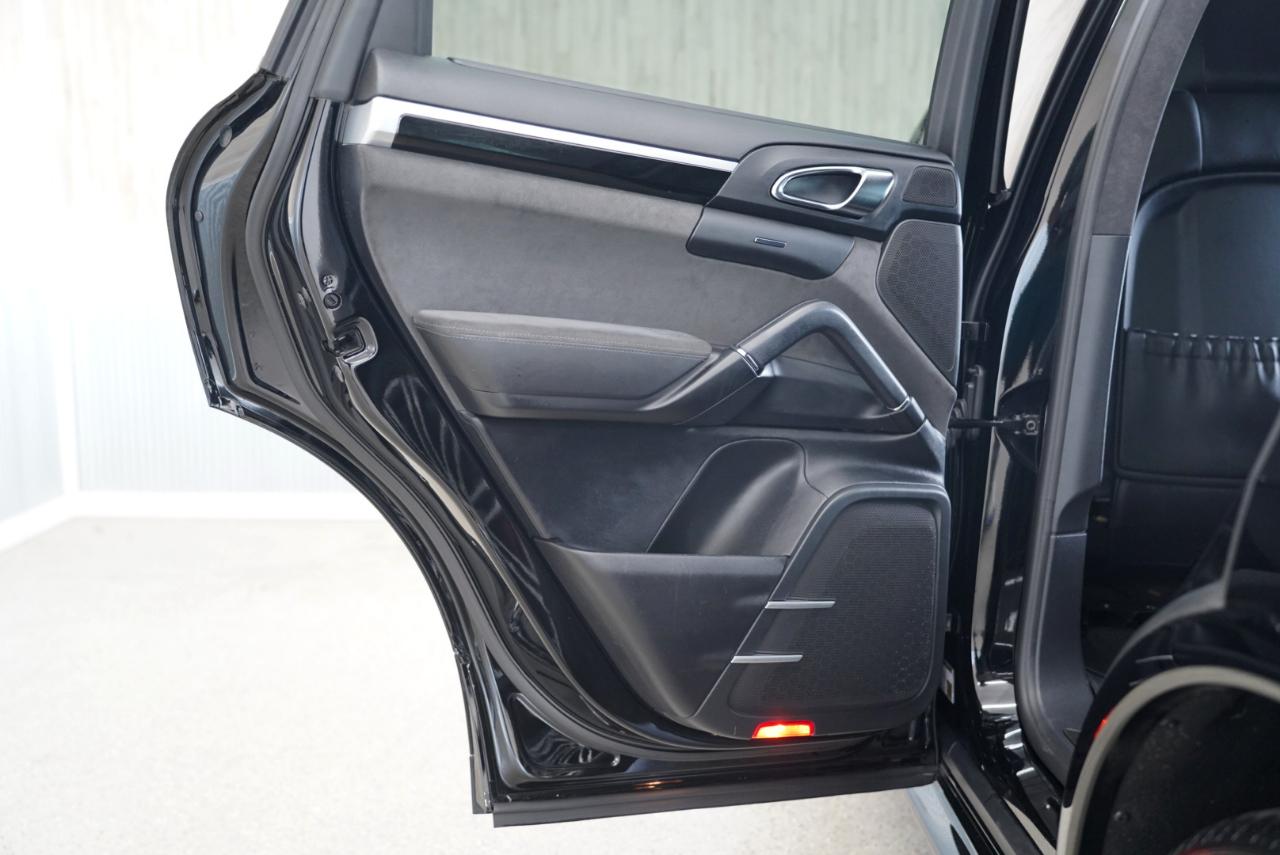 Porsche Cayenne AWD 4dr GTS 2016