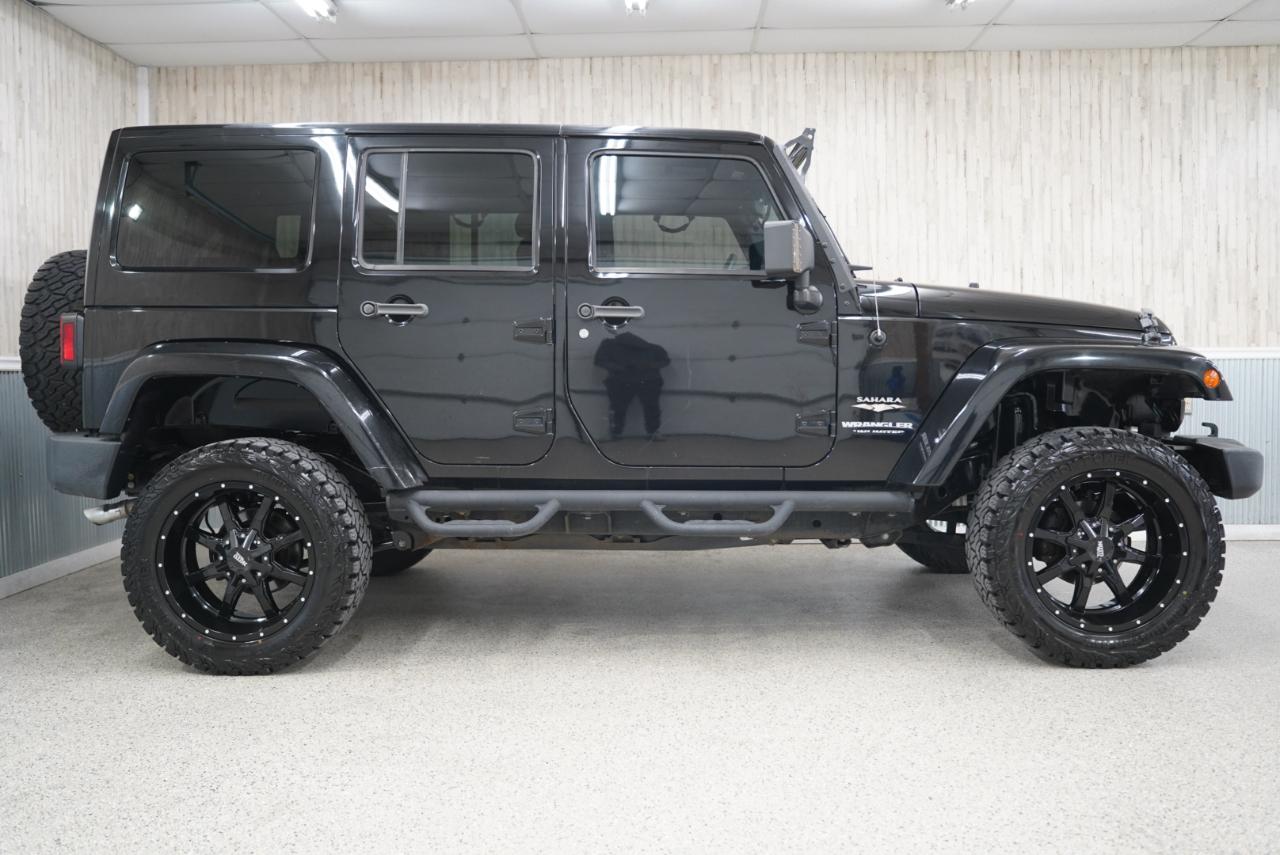 Jeep Wrangler Unlimited 4WD 4dr Sahara 2012