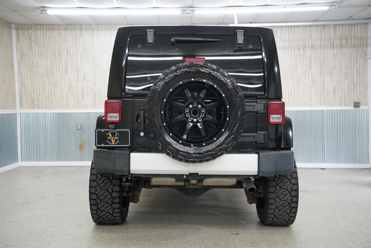 Jeep Wrangler Unlimited 4WD 4dr Sahara 2012