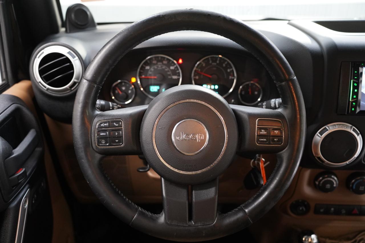 Jeep Wrangler Unlimited 4WD 4dr Sahara 2012