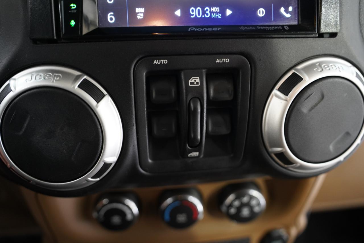 Jeep Wrangler Unlimited 4WD 4dr Sahara 2012