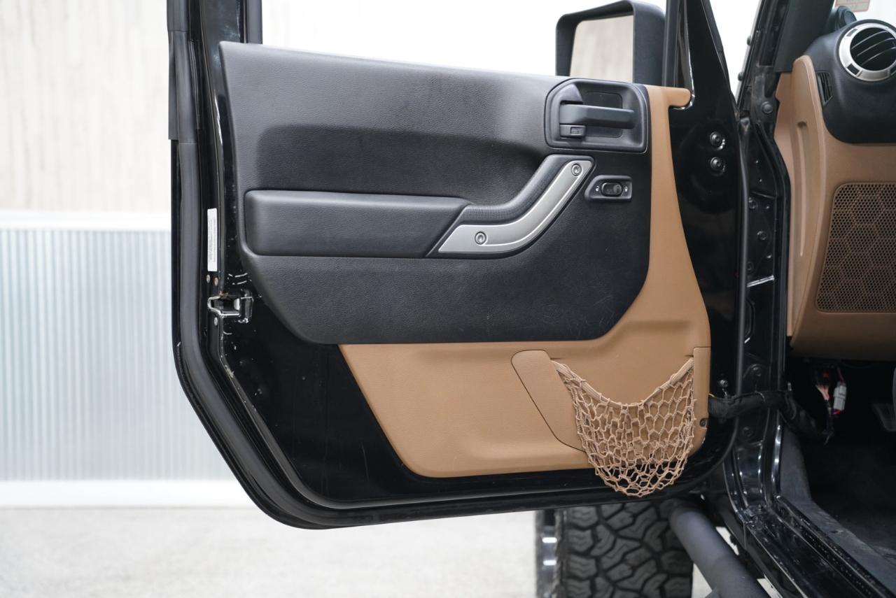 Jeep Wrangler Unlimited 4WD 4dr Sahara 2012