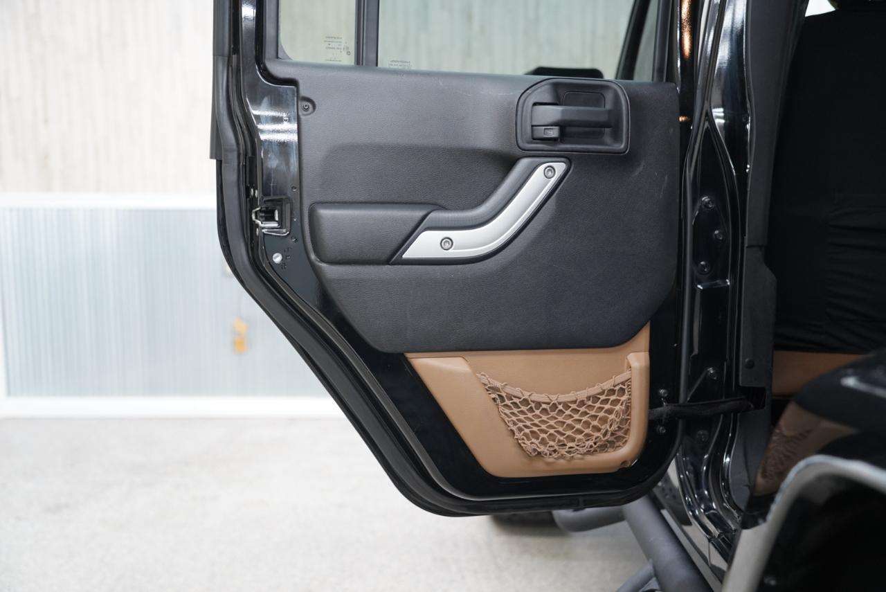 Jeep Wrangler Unlimited 4WD 4dr Sahara 2012