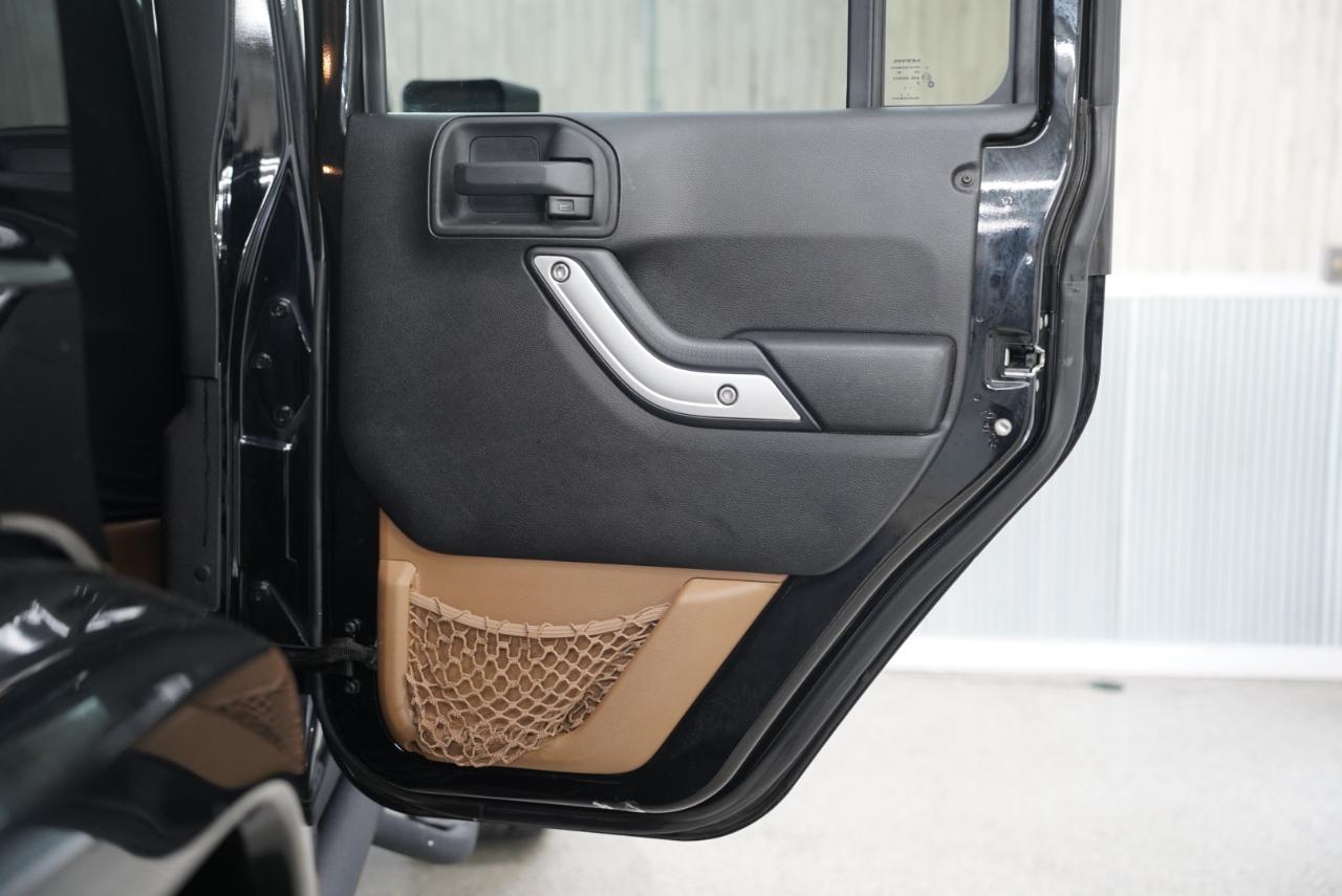 Jeep Wrangler Unlimited 4WD 4dr Sahara 2012