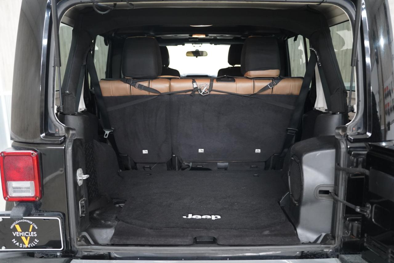 Jeep Wrangler Unlimited 4WD 4dr Sahara 2012