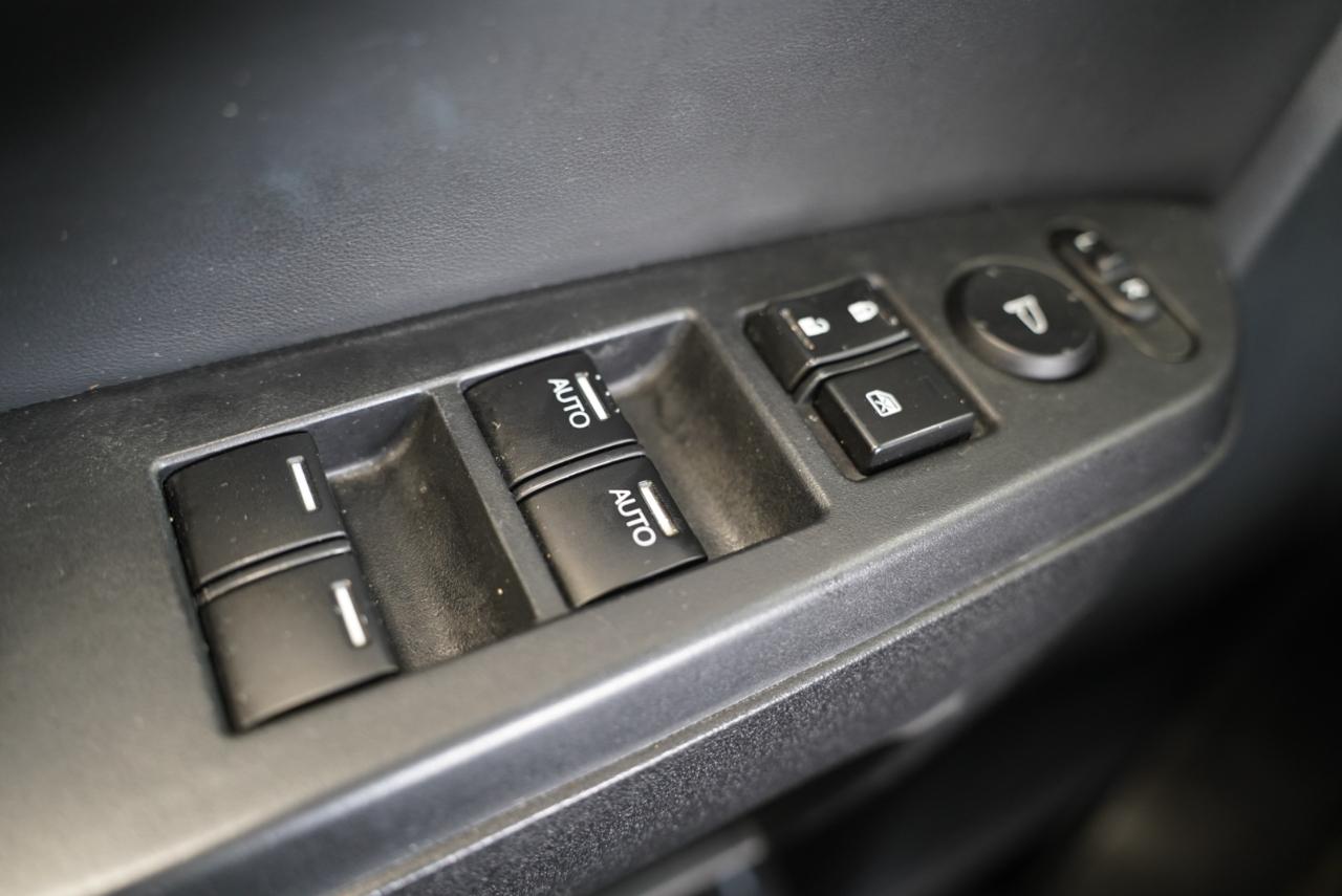 Honda Pilot 2WD 4dr Touring w/RES & Navi 2012