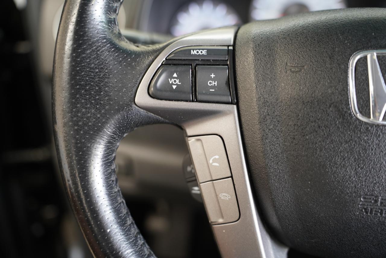 Honda Pilot 2WD 4dr Touring w/RES & Navi 2012