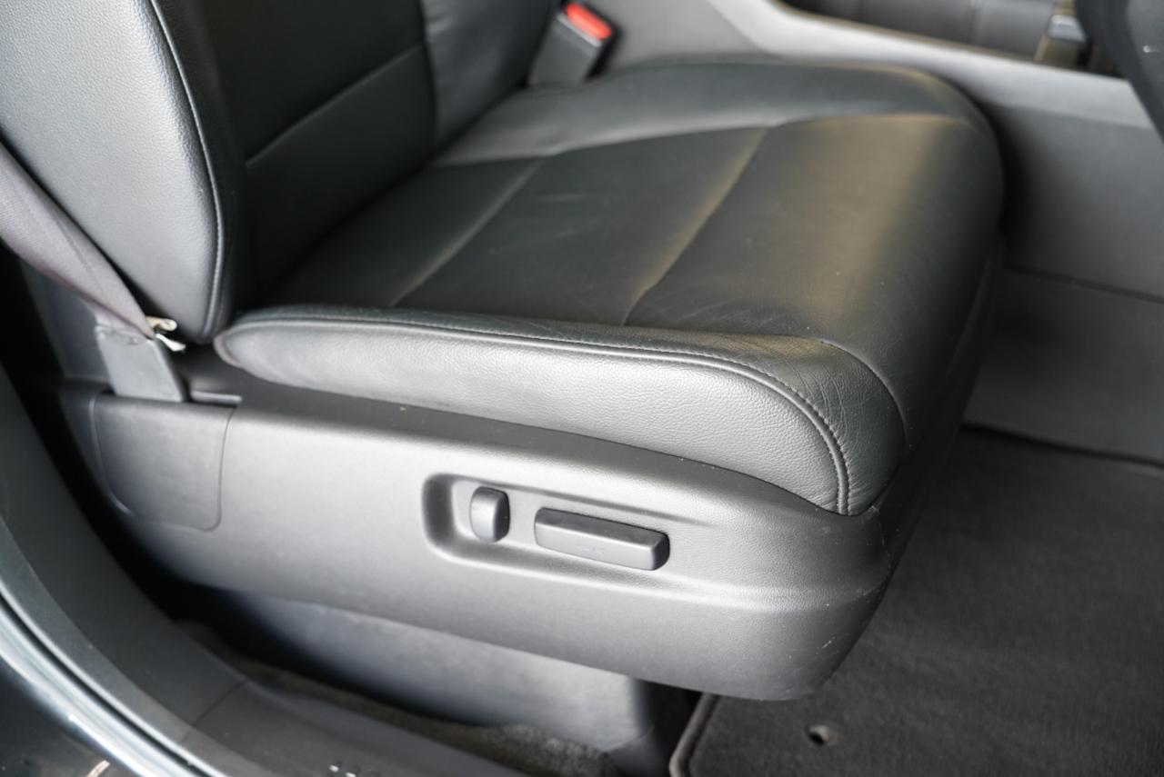 Honda Pilot 2WD 4dr Touring w/RES & Navi 2012