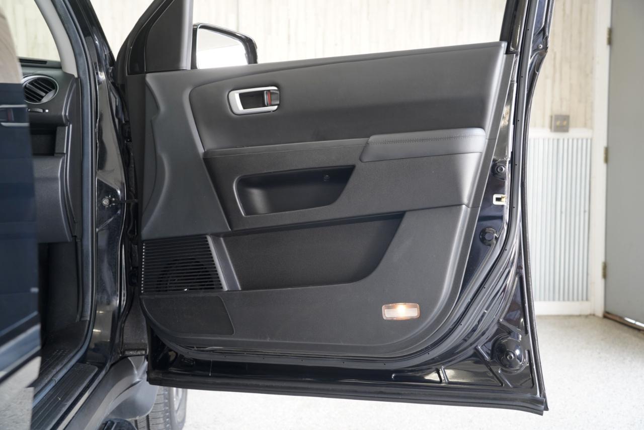 Honda Pilot 2WD 4dr Touring w/RES & Navi 2012