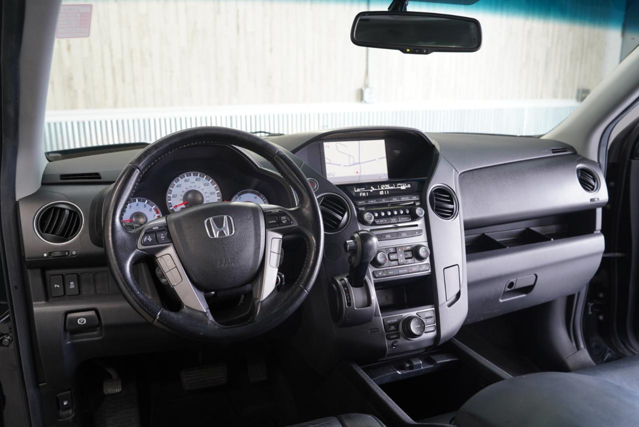 Honda Pilot 2WD 4dr Touring w/RES & Navi 2012