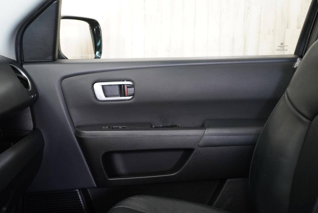 Honda Pilot 2WD 4dr Touring w/RES & Navi 2012