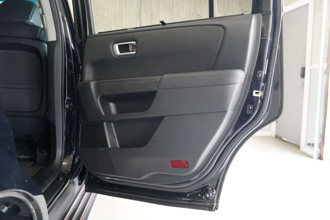 Honda Pilot 2WD 4dr Touring w/RES & Navi 2012